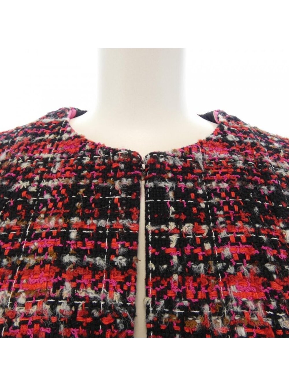Chanel Cape Red - Picture 6 of 9